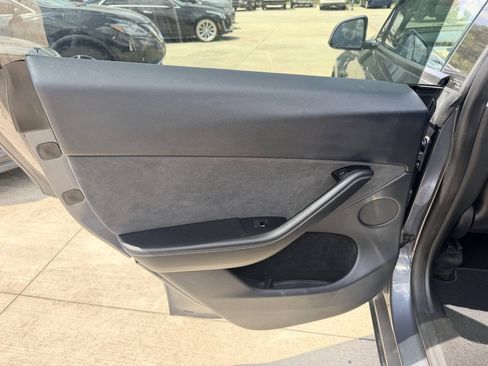 Used 2023 Tesla Model Y Long Range AWD/4WD image 12