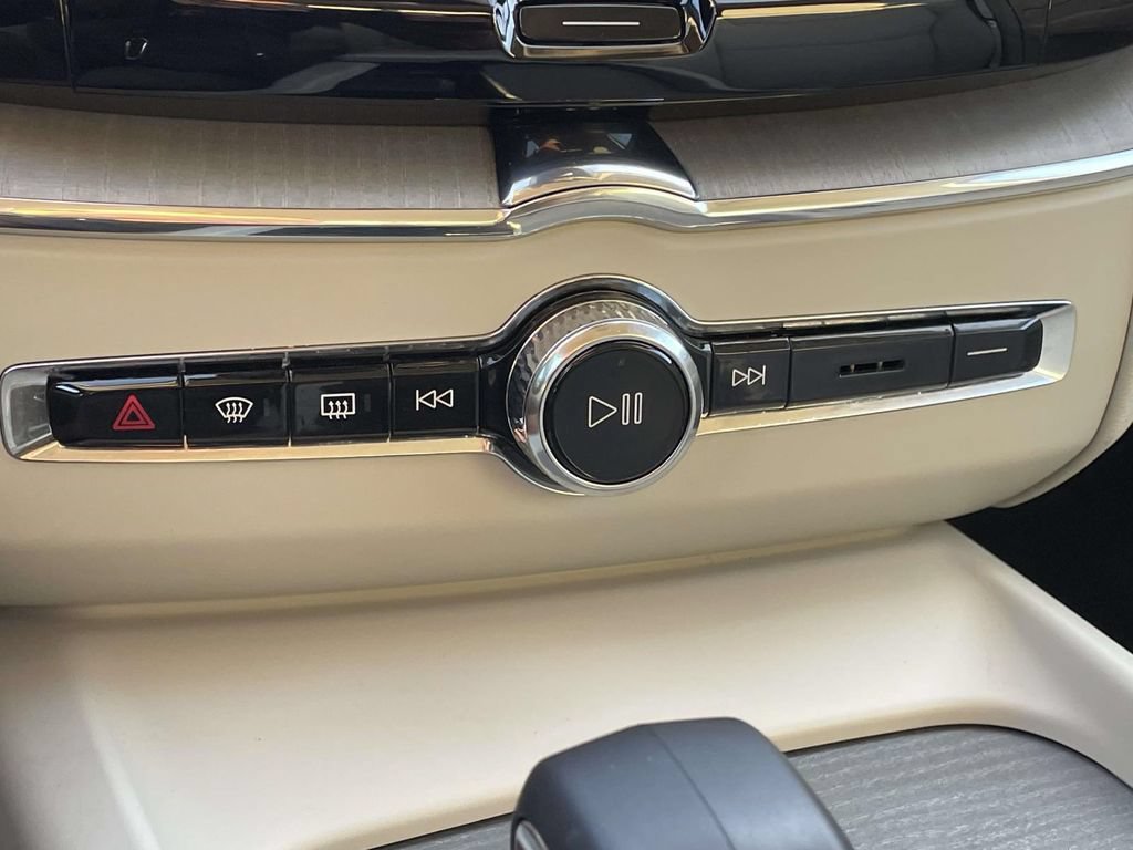 Used 2024 Volvo XC60 T8 Plus AWD/4WD image 19