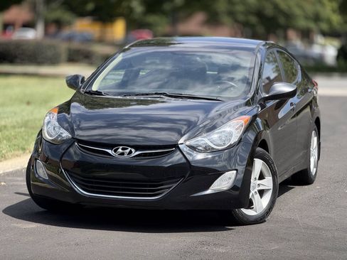 Used 2013 Hyundai Elantra GLS w/ Preferred Pkg FWD image 3