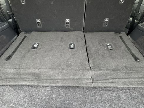 Used 2025 Nissan Pathfinder SV image 25