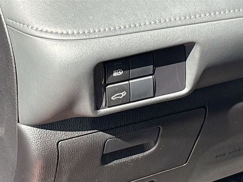 Used 2022 Toyota Highlander XLE AWD/4WD image 10