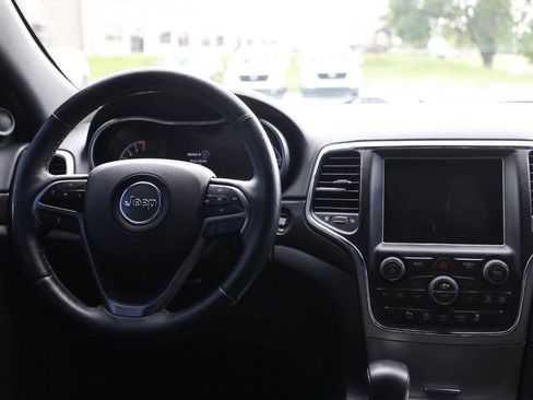 Used 2018 Jeep Grand Cherokee Altitude AWD/4WD image 23