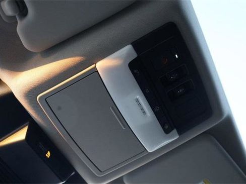 Used 2023 Nissan Rogue SL w/ SL Premium Package image 19