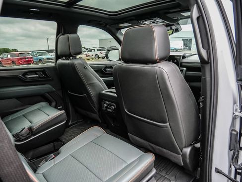 Used 2025 GMC Yukon AT4 w/ AT4 Premium Package AWD/4WD image 50