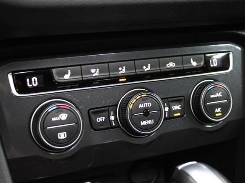 Used 2021 Volkswagen Tiguan SE w/ Panoramic Sunroof Package FWD image 19