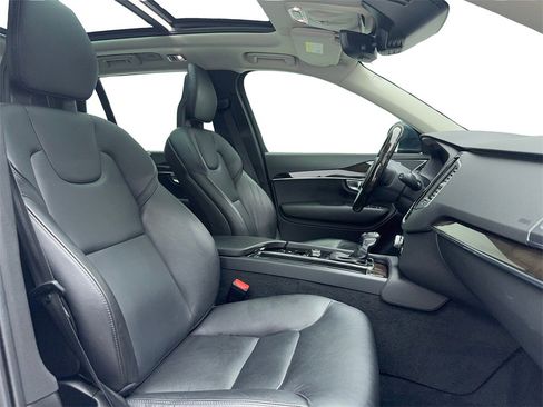 Used 2018 Volvo XC90 T5 Momentum w/ Convenience Package image 43