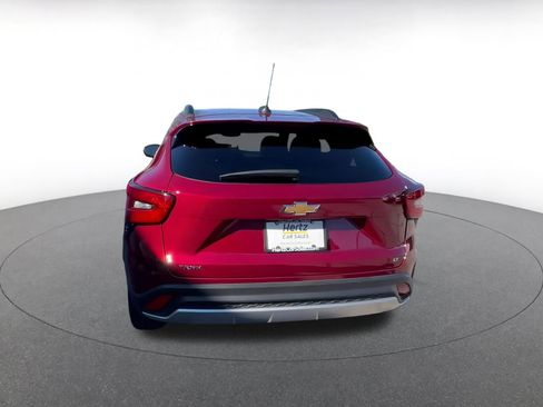 Used 2025 Chevrolet Trax LT image 12
