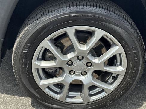 Certified 2023 Jeep Compass Latitude AWD/4WD image 33