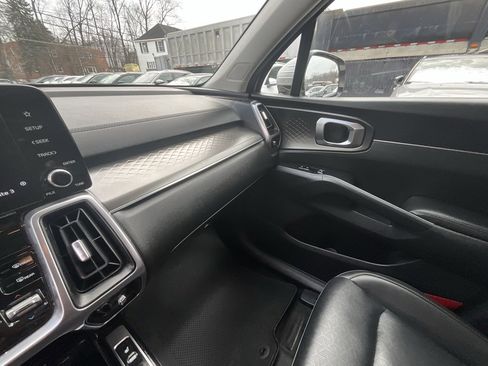 Used 2023 Kia Sorento EX image 18