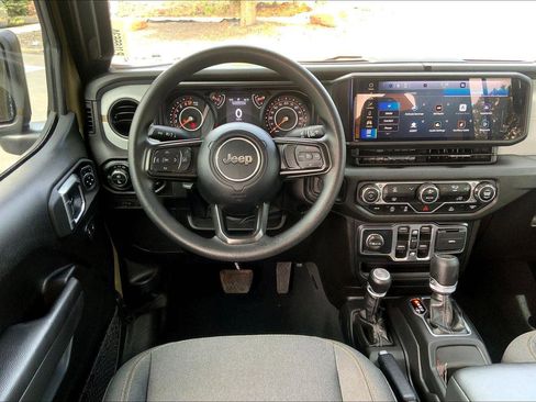 Certified 2025 Jeep Gladiator Sport image 5