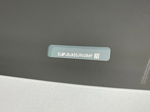 Used 2025 Lincoln Nautilus Premier image 30