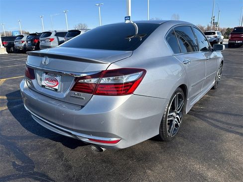 Used 2016 Honda Accord Touring image 5