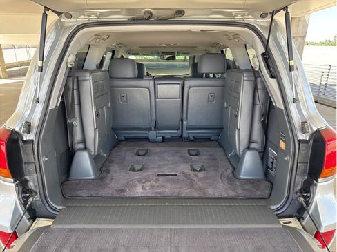 Used 2009 Lexus LX 570 4WD w/ Preferred Accessory Pkg image 13