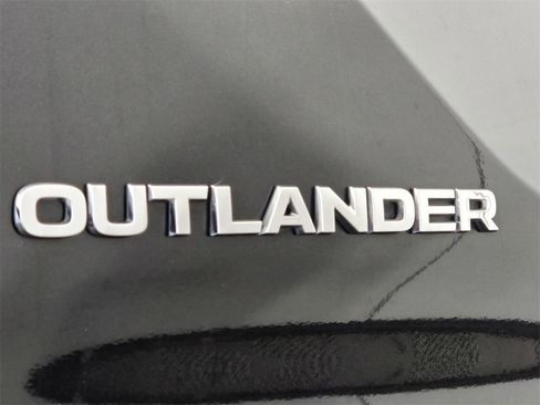 Used 2023 Mitsubishi Outlander SE image 13