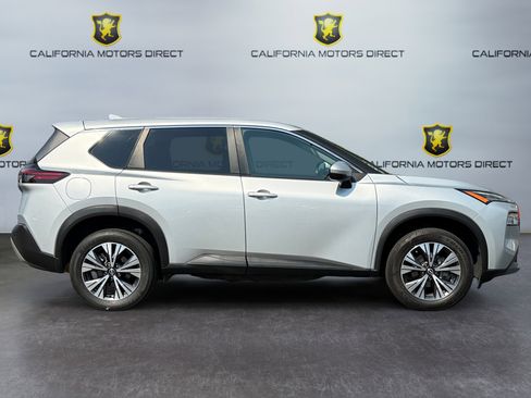 Used 2022 Nissan Rogue SV image 6