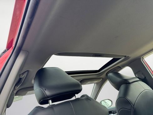 Used 2021 Toyota Camry SE w/ Cold Weather Package image 17