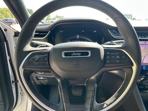Used 2024 Jeep Grand Cherokee Limited AWD/4WD image 27