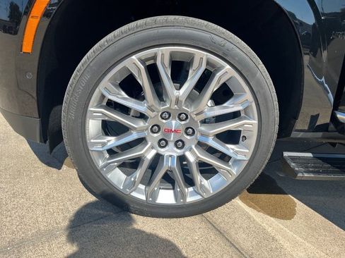 New 2026 GMC Yukon XL Denali w/ Denali Reserve Package image 31