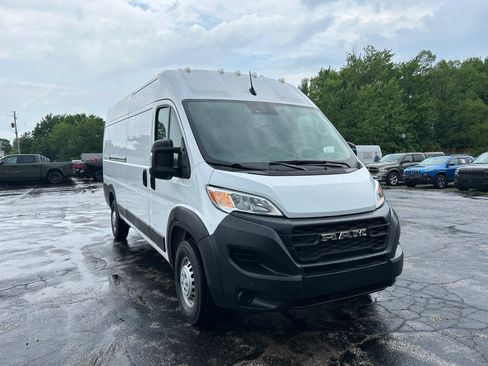 Used 2024 RAM ProMaster 3500 w/ Storage Group FWD image 9