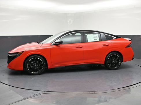 New 2026 Nissan Sentra SR w/ Floor Mat Package FWD image 2