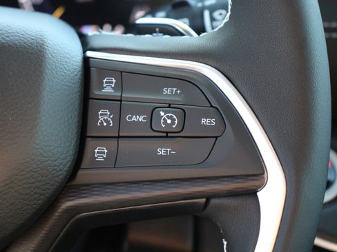 New 2025 Jeep Grand Cherokee L Altitude image 10