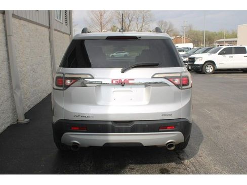 Used 2018 GMC Acadia SLT w/ LPO, Black Accent Package AWD/4WD image 4