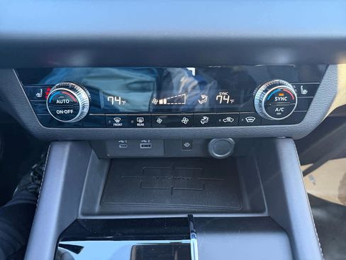 New 2025 Mitsubishi Outlander SE image 10