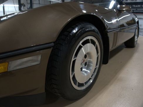 Used 1986 Chevrolet Corvette Convertible image 12