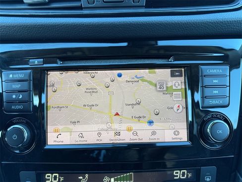 Used 2019 Nissan Rogue SL w/ Premium Package image 16