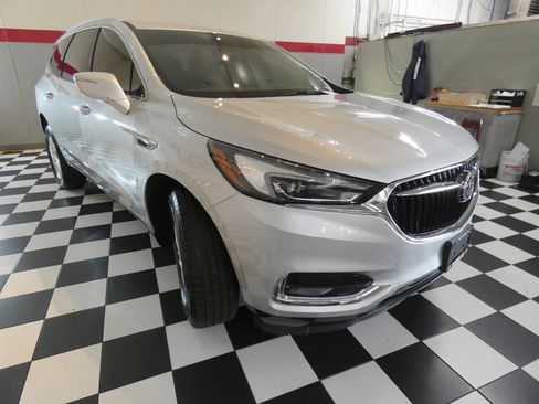 Used 2021 Buick Enclave Essence FWD image 3