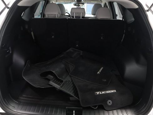 Certified 2025 Hyundai Tucson SE image 16