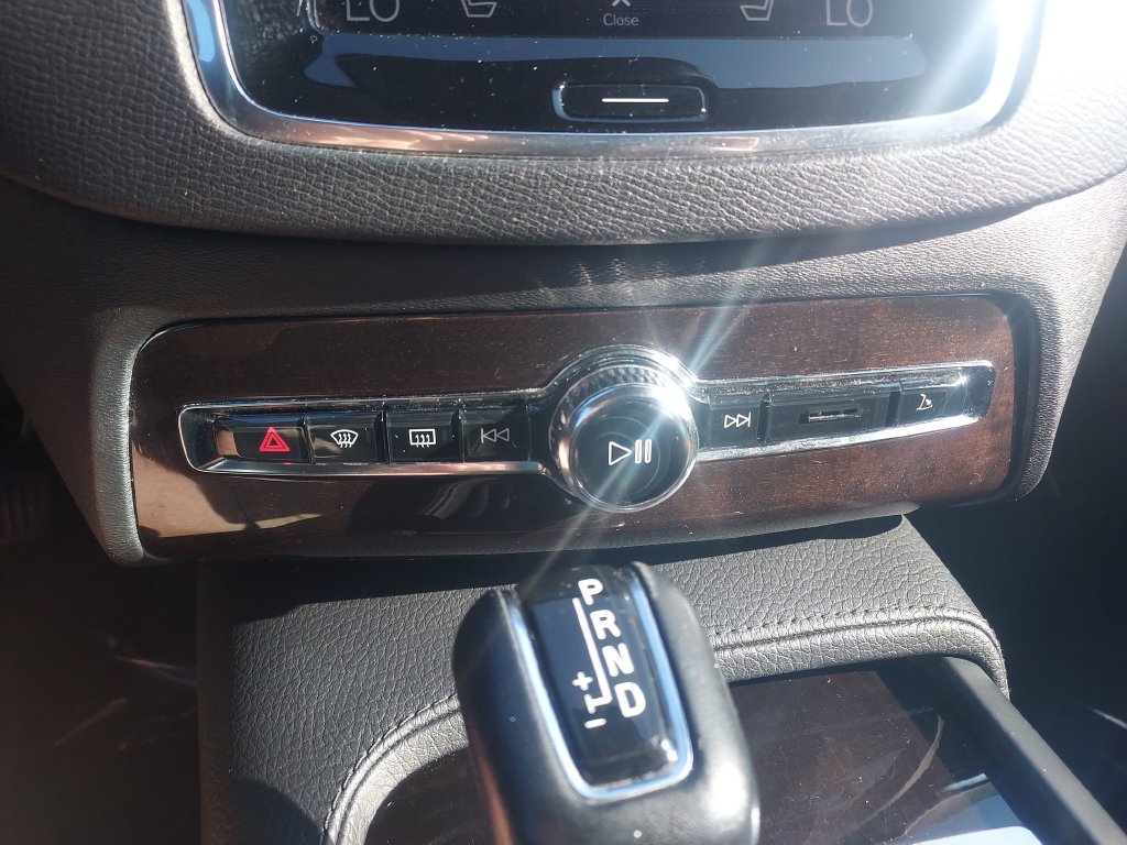 Used 2017 Volvo XC90 T6 Momentum w/ Vision Package AWD/4WD image 19