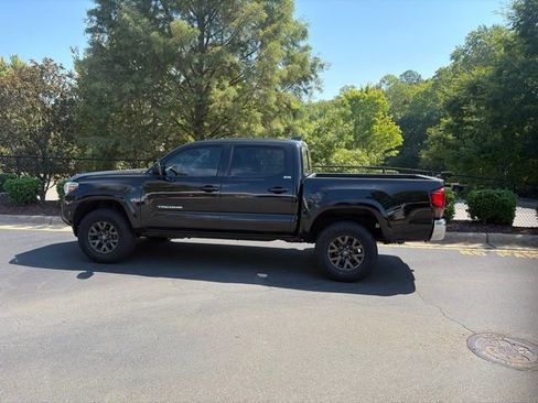 Used 2021 Toyota Tacoma SR5 RWD image 3