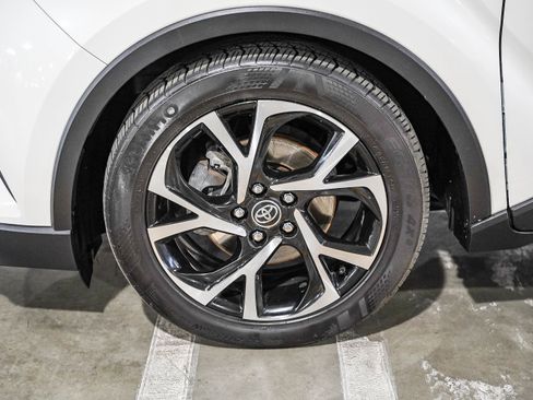Certified 2019 Toyota C-HR XLE image 7