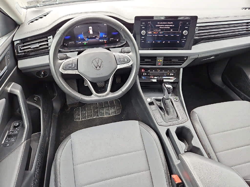 Used 2025 Volkswagen Jetta SE FWD image 10