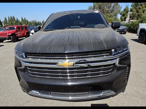 Used 2024 Chevrolet Suburban LT RWD image 16