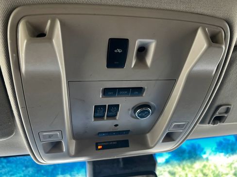 Used 2016 Cadillac Escalade ESV Premium AWD/4WD image 29