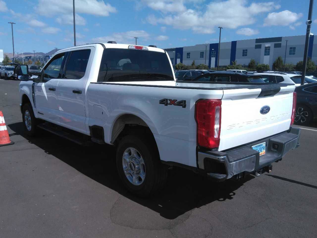 Used 2025 Ford F250 XLT AWD/4WD image 3
