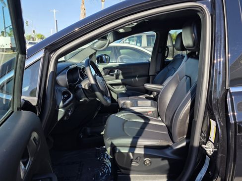 New 2026 Chrysler Pacifica Select image 11