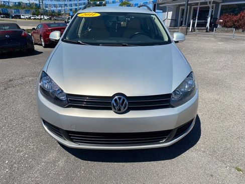 Used 2011 Volkswagen Jetta TDI FWD image 2