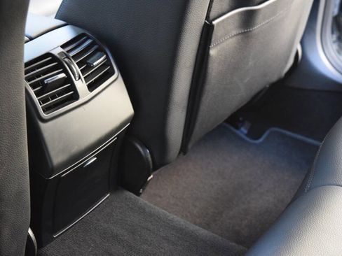 Used 2010 Mercedes-Benz E 350 4MATIC Sedan image 46