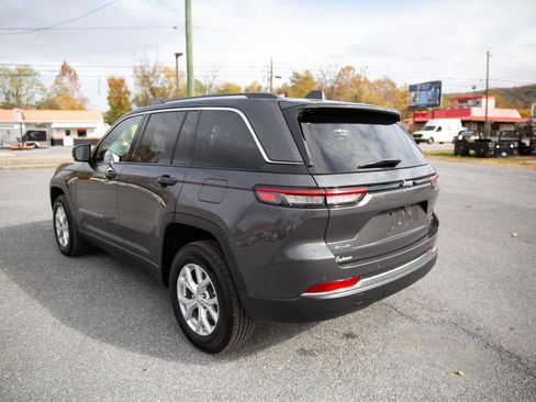 Used 2023 Jeep Grand Cherokee Limited image 6