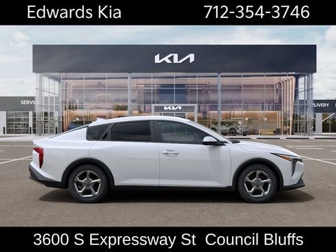 New 2026 Kia K4 FWD image 8