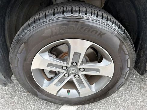 Used 2025 Honda Pilot EX-L image 11