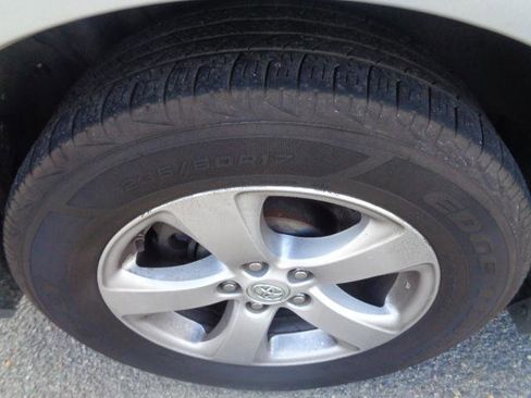 Used 2017 Toyota Sienna LE image 27