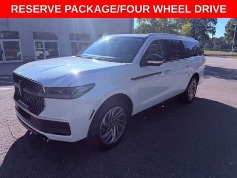 Used 2025 Lincoln Navigator L Reserve AWD/4WD image 3