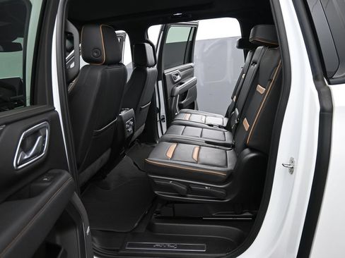 Used 2024 GMC Yukon XL AT4 AWD/4WD image 28