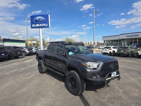 Used 2019 Toyota Tacoma TRD Off-Road AWD/4WD image 2