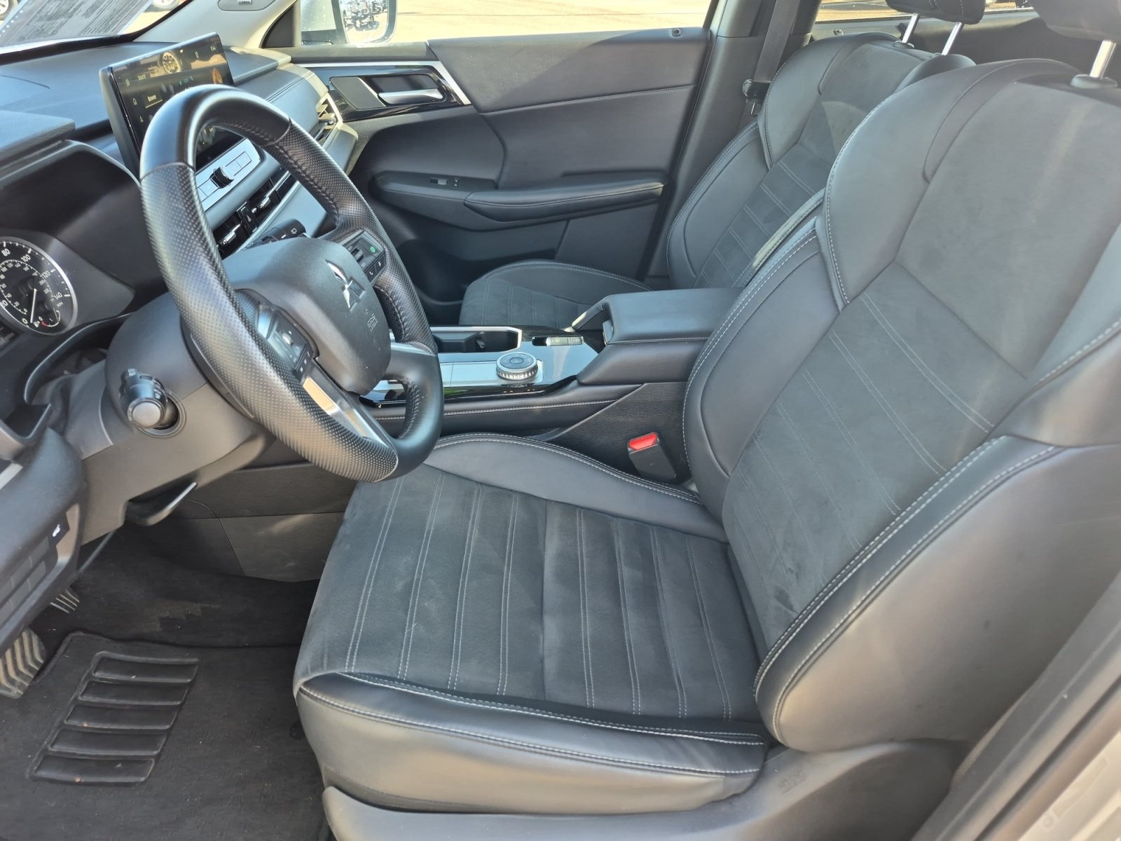 Used 2025 Mitsubishi Outlander SE AWD/4WD image 17