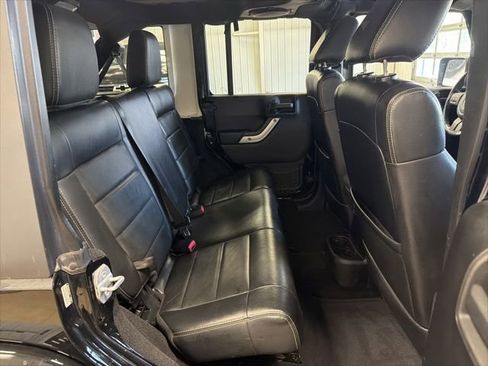 Used 2012 Jeep Wrangler Unlimited Sahara w/ Max Tow Pkg AWD/4WD image 24